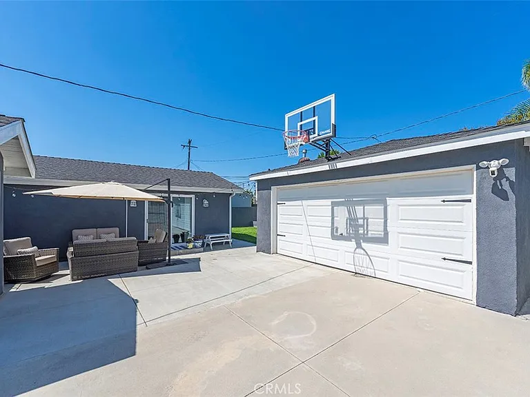 18417 Glenburn Ave — Photo 29