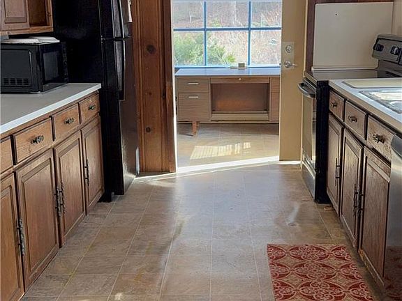 2nd image of 102 Creek Dr