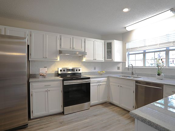2nd image of 520 Garden Oaks Cv