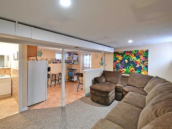 3rd image of 3005 Sipp Ave