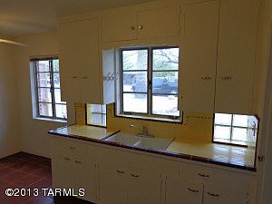4th image of 2709 E Hedrick Dr