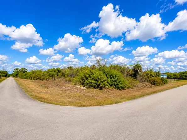 101 Holland Dr, Labelle, FL 33935