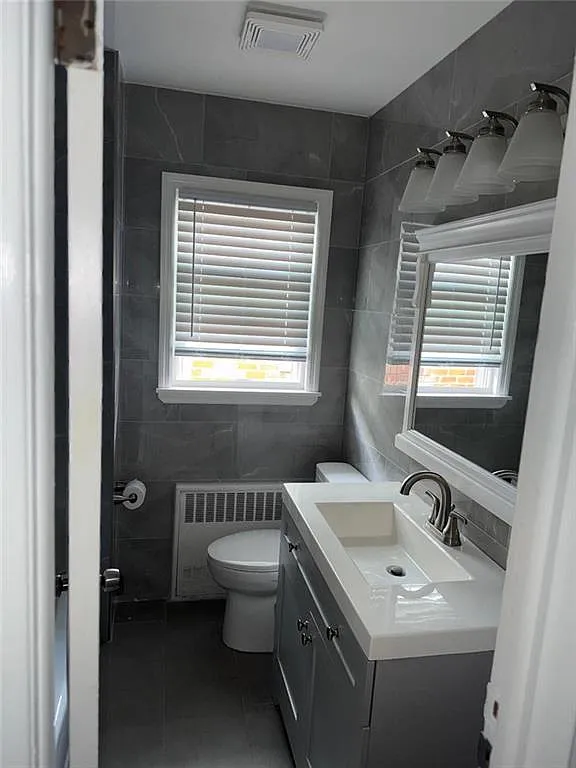 3 bed, 2.0 bath, 1200 sqft, $3,300 — Photo 4