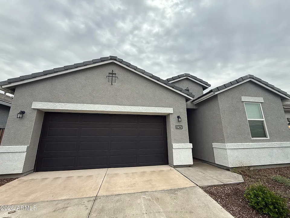 2425 W Seaver Ave