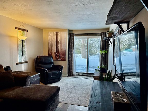 4th image of 176 Maple Ave APT 4-6