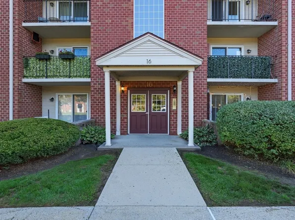 16 Maple Crest Cir APT B, Holyoke, MA 01040