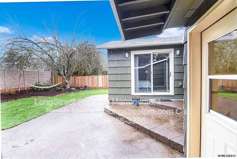 3 bed, 1.5 bath, 1432 sqft, $2,795 — Photo 2