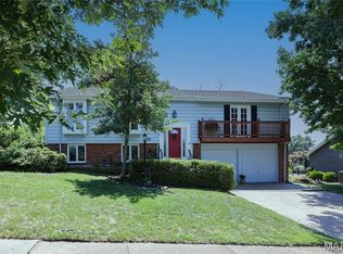 208 Greenmore Dr, Ballwin, MO