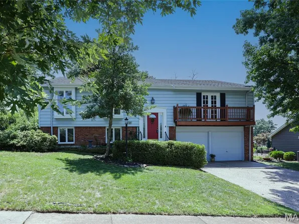 208 Greenmore Dr, Ballwin, MO 63011