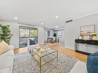 13 Beals Cove Rd APT J, Hingham, MA 02043