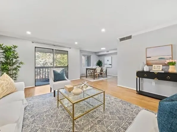 13 Beals Cove Rd APT J, Hingham, MA 02043