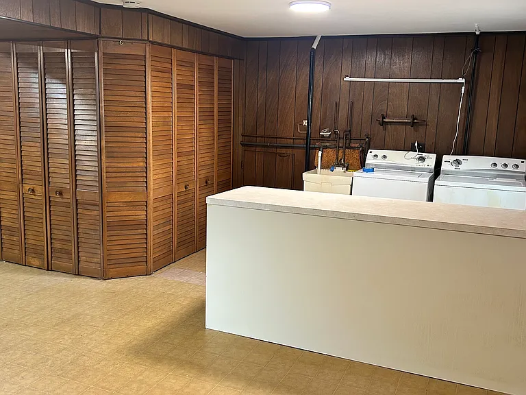 1st floor laundry and rec room 21x21