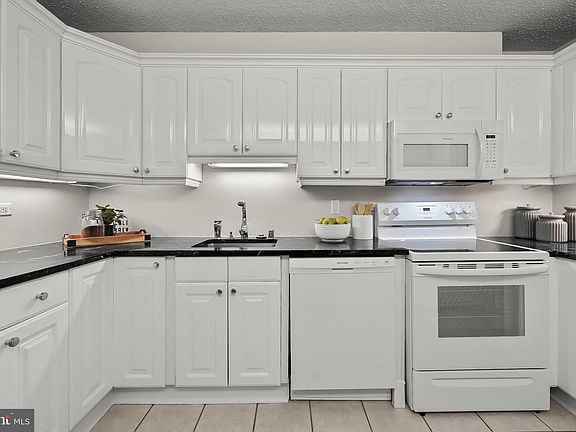 5th image of 111 Hamlet Hill Rd Unit 808