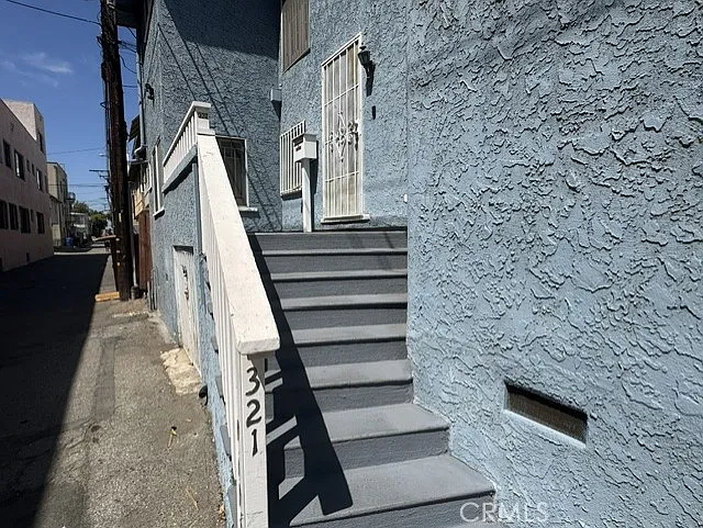 321 W 6th St — Photo 27