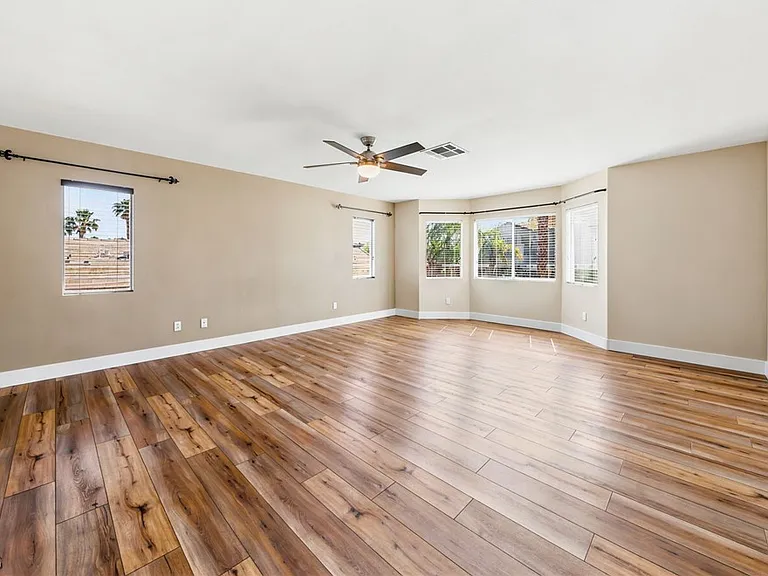 2551 Williamsburg St — Photo 43