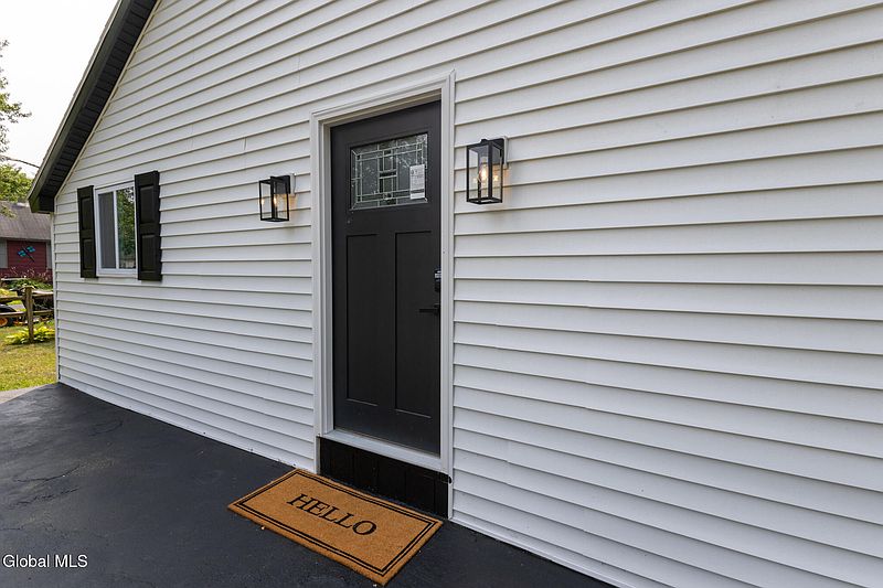 4th image of 33 Alta Avenue