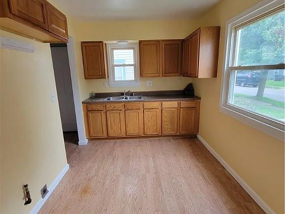3rd image of 13342 Bennington Ave