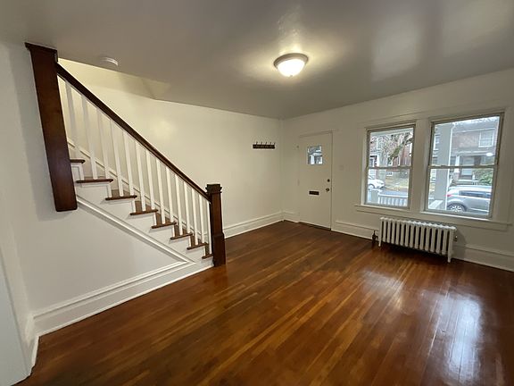 3rd image of 2006 Holly St