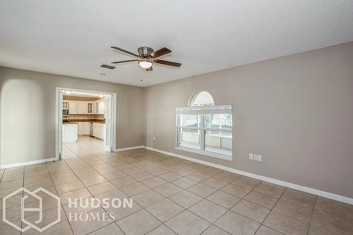 4 bed, 2.5 bath, 2240 sqft, $2,600 — Photo 4