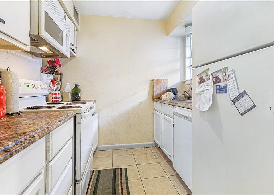 1st image of 3672 Martinique Ave APT B