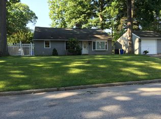 1 Tulip Dr, Glen Cove, NY 11542