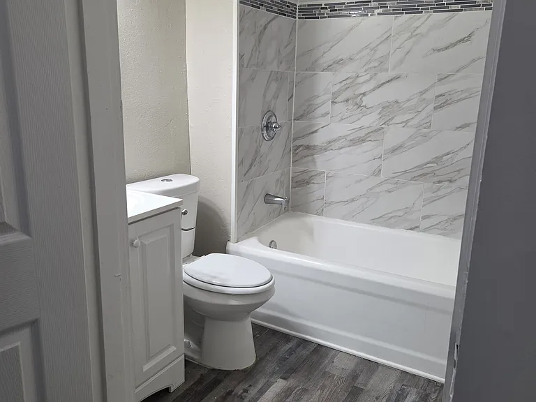 301-311 W Leuda St #301-I — Photo 4