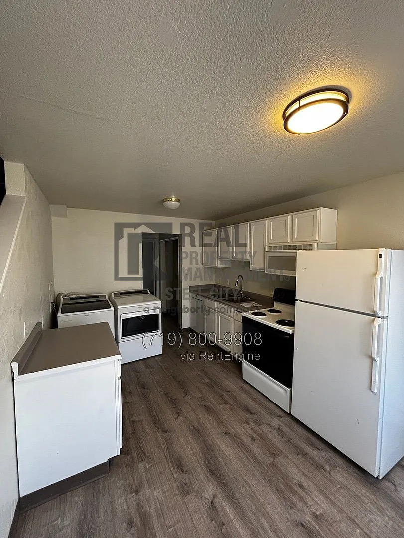 2 bed, 1.5 bath, 896 sqft, $950 — Photo 2