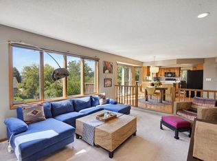 1137 Mary Pl S, Maplewood, MN 55119