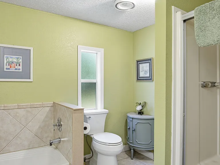 925 NW 127th Ct — Photo 16