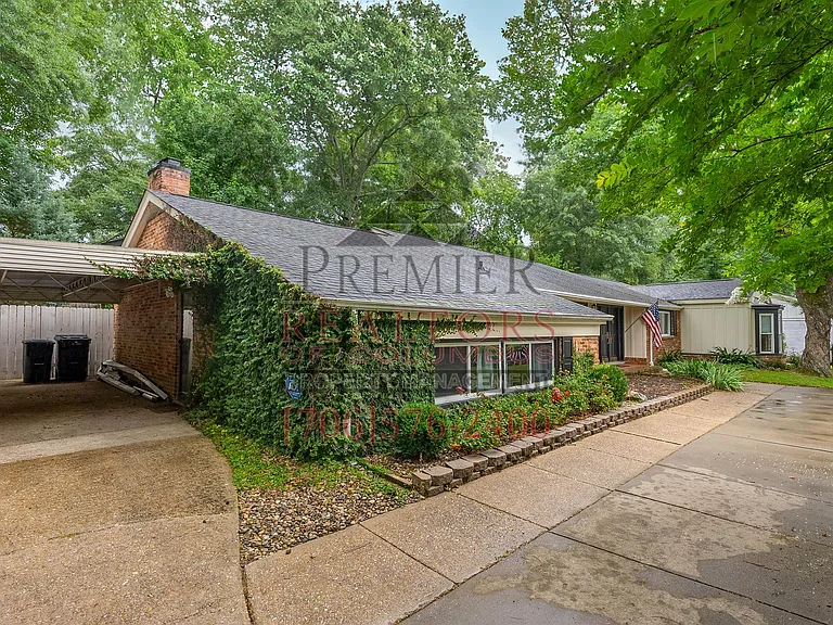 3520 Algonquin Dr — Photo 5