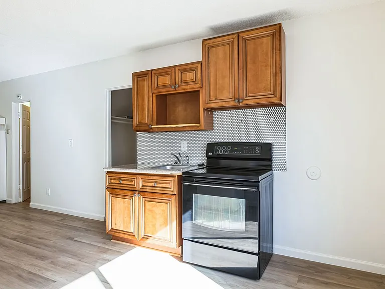 588 E. Mel Avenue - Hermosa Palms — Photo 11