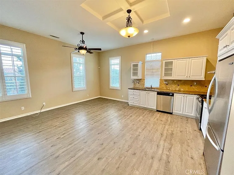 54 Scarlet Bloom — Photo 12