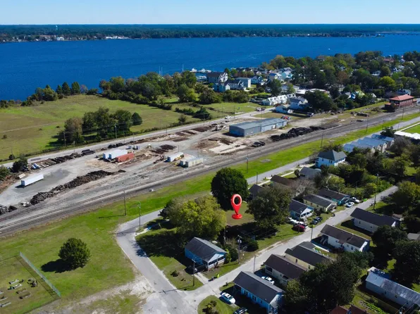 869 Pasteur St, New Bern, NC 28560