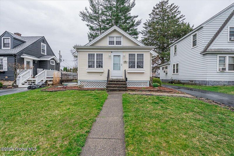 3rd image of 194 Sycamore Street