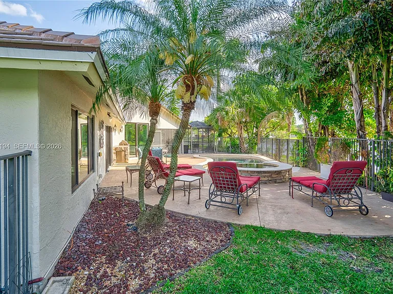 1087 Deerwood Ln — Photo 24