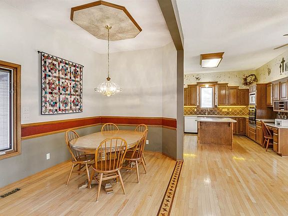2nd image of 7637 W Oneil St