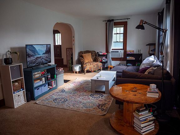 4th image of 635 Sherman Ave