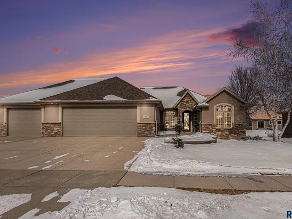 718 Britz Dr, Luverne, MN 56156