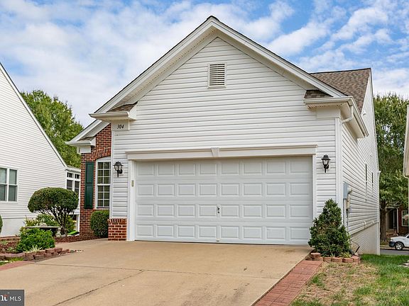 4th image of 304 Bridgewater Cir