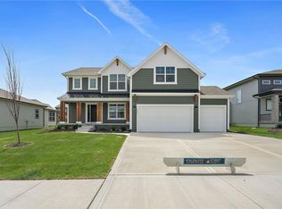 1521 SW Georgetown Dr, Lees Summit, MO 64082
