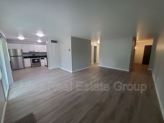 4th image of 1009 13th Ave Unit 111
