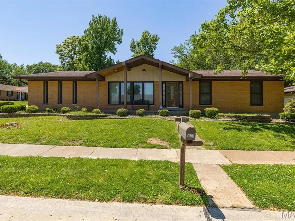4633 Villa Knoll Dr, Saint Louis, MO 63128