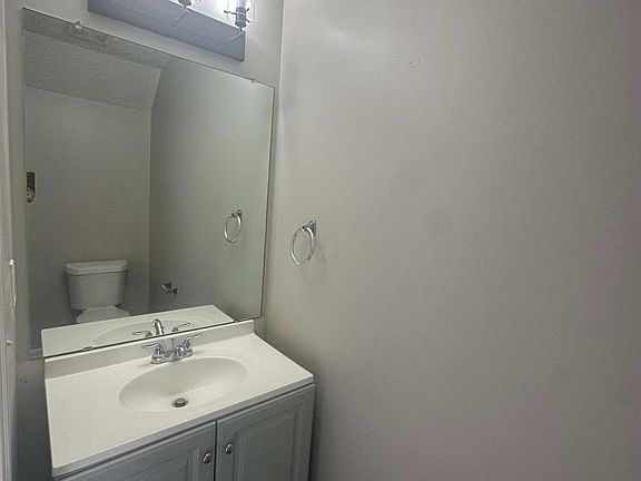 4th image of 7467 Petunia Dr
