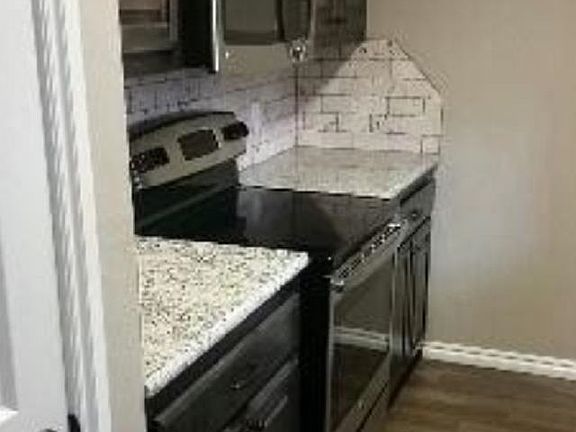 3rd image of 6601/6605/6607 NW Denver Ave