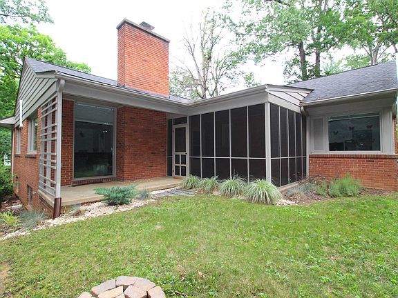 3rd image of 802 Oak Hill Dr