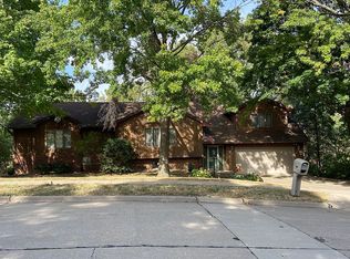 572 Worth Ct, Clinton, IA 52732