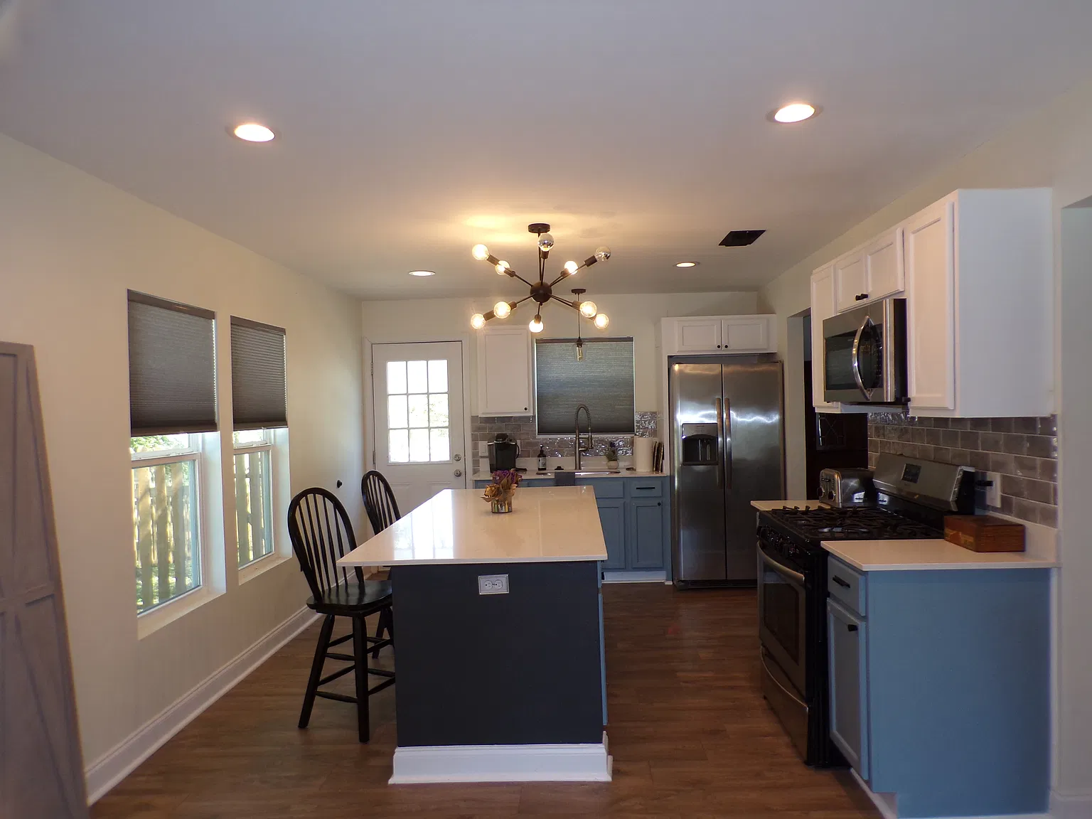 2 bed, 702 sqft, $1,350 — Photo 3