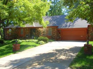 911 S Lake Drive Ct, Independence, MO 64055