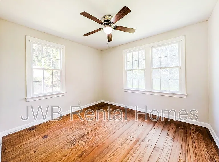 2245 Lake Shore Blvd — Photo 9