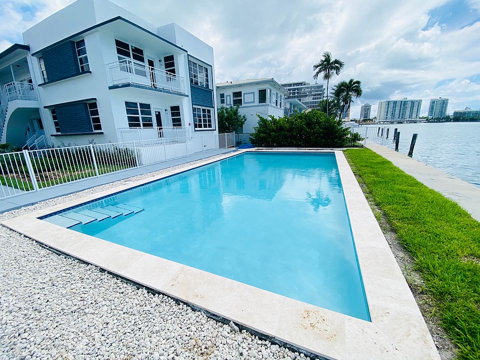 1st image of 964 Bay Dr #902